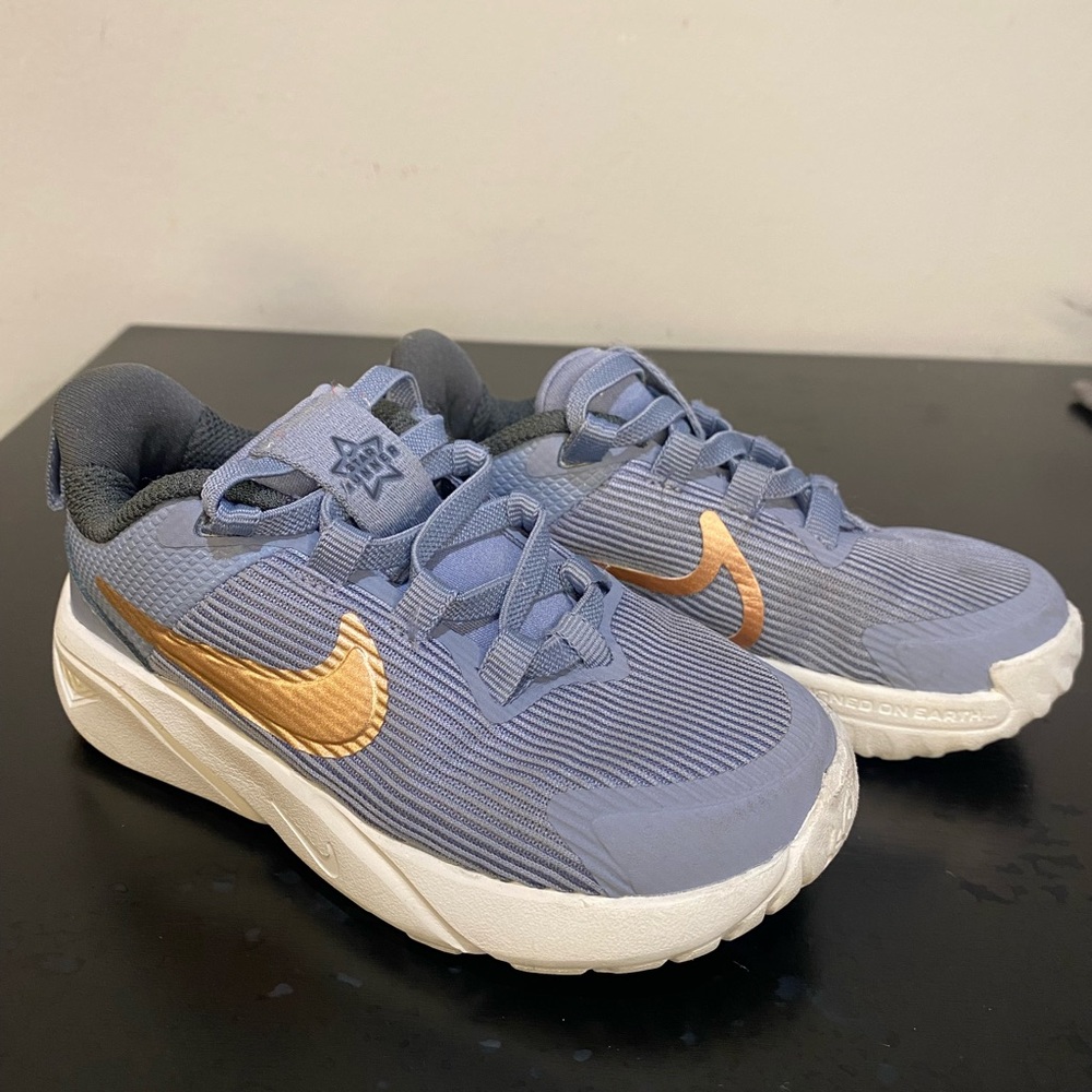 Nike Kids Sneakers in Blue and Gold- Easy on
